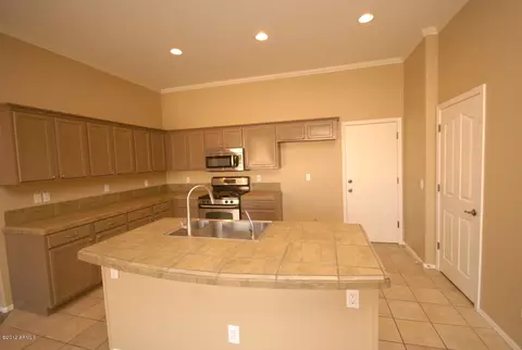 962 E Taurus Pl, Chandler, AZ 85249 photo 2