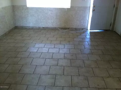 4323 E Nancy Ln, Phoenix, AZ 85042 photo 3
