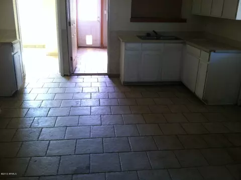 4323 E Nancy Ln, Phoenix, AZ 85042 photo 2