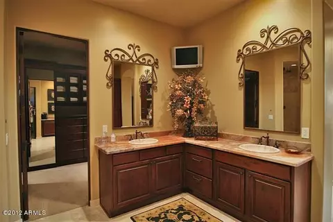 3038 E Waterman Way, Gilbert, AZ 85297 photo 9