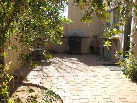 5817 N 8th Pl, Phoenix, AZ 85014 photo 1