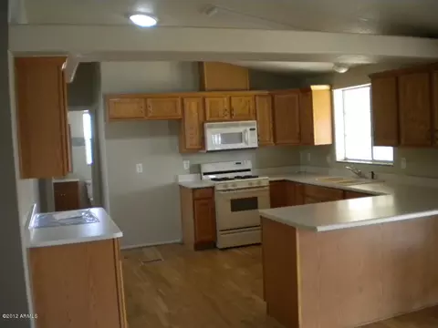 542 E Annette Dr, Phoenix, AZ 85022 photo 3