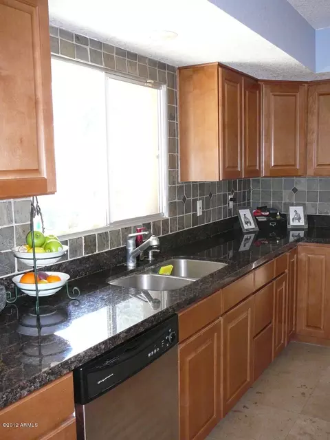 3601 E Mercer Ln, Phoenix, AZ 85028 photo 11