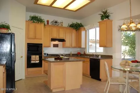 837 S Parkcrest St, Gilbert, AZ 85296 photo 3
