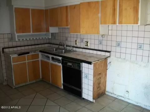 7536 W Mitchell Dr, Phoenix, AZ 85033 photo 13