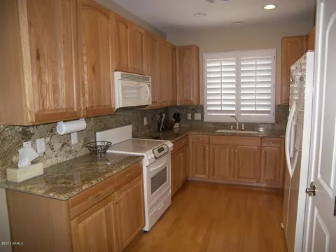 1316 S Owl Dr, Gilbert, AZ 85296 photo 2