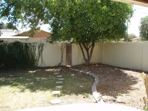 1040 E Laguna Dr, Tempe, AZ 85282 photo 2