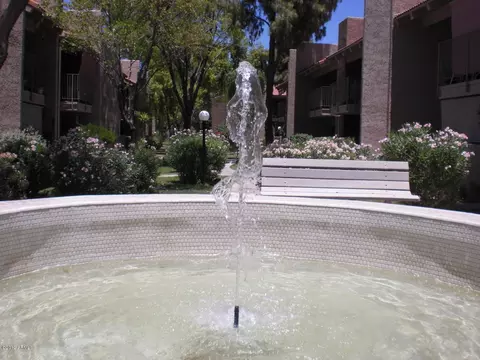 5525 E Thomas Rd #F7, Phoenix, AZ 85018 photo 4