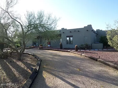 414 E Lavitt Ln, Phoenix, AZ 85086 photo 3