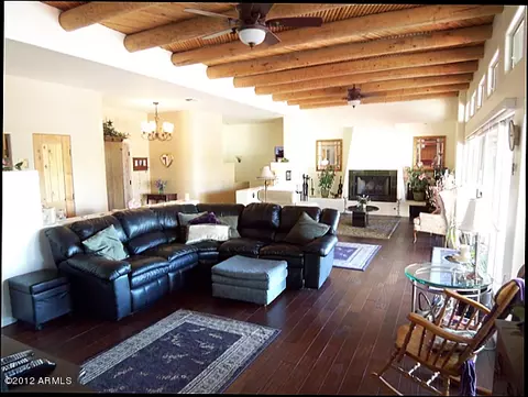 414 E Lavitt Ln, Phoenix, AZ 85086 photo 9