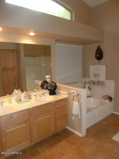 4322 E Lone Cactus Dr, Phoenix, AZ 85050 photo 4