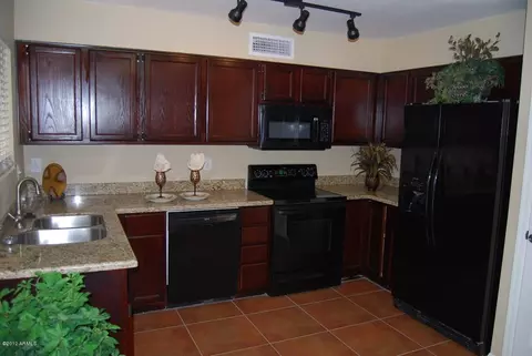 532 S Creston St, Mesa, AZ 85204 photo 2