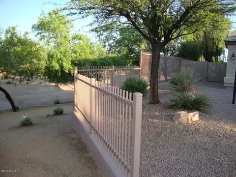 4119 E Robin Ln, Phoenix, AZ 85050 photo 3