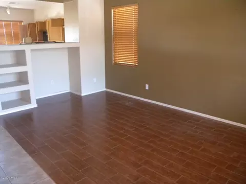 1940 S Falcon Dr, Gilbert, AZ 85295 photo 3