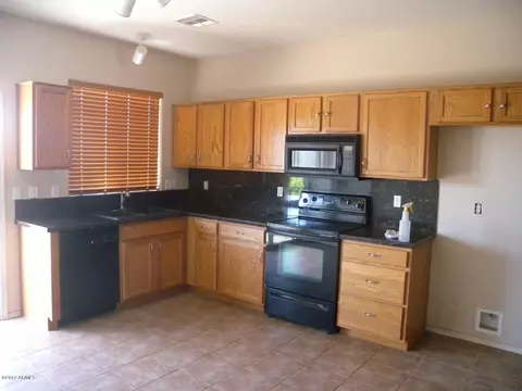1940 S Falcon Dr, Gilbert, AZ 85295 photo 4