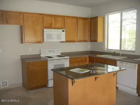844 S Roca Ct, Gilbert, AZ 85296 photo 2