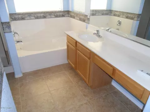 2419 E Rosemonte Dr, Phoenix, AZ 85050 photo 5