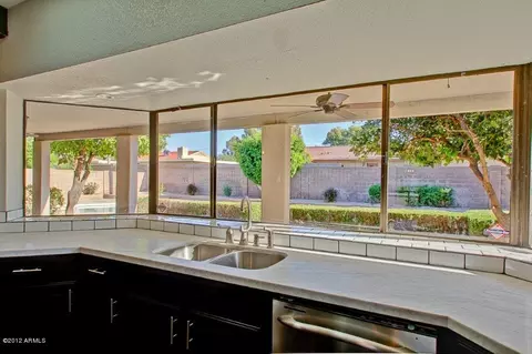 110 E Caribbean Ln, Phoenix, AZ 85022 photo 8