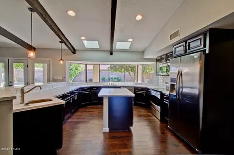 110 E Caribbean Ln, Phoenix, AZ 85022 photo 3