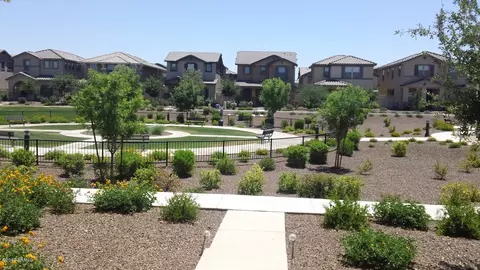 951 S Hawk Ln, Gilbert, AZ 85296 photo 2