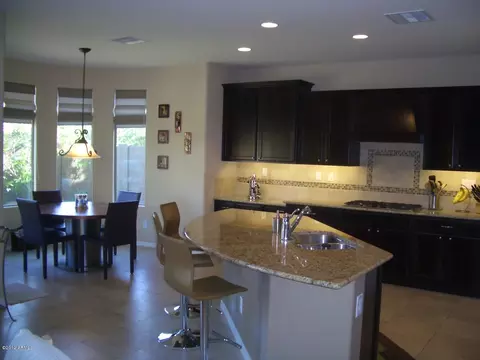 3711 E Huett Ln, Phoenix, AZ 85050 photo 2