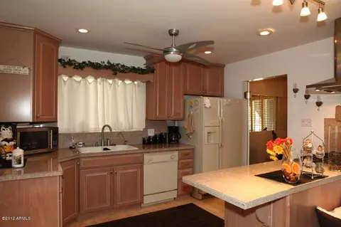 4011 N 40th Pl, Phoenix, AZ 85018 photo 8