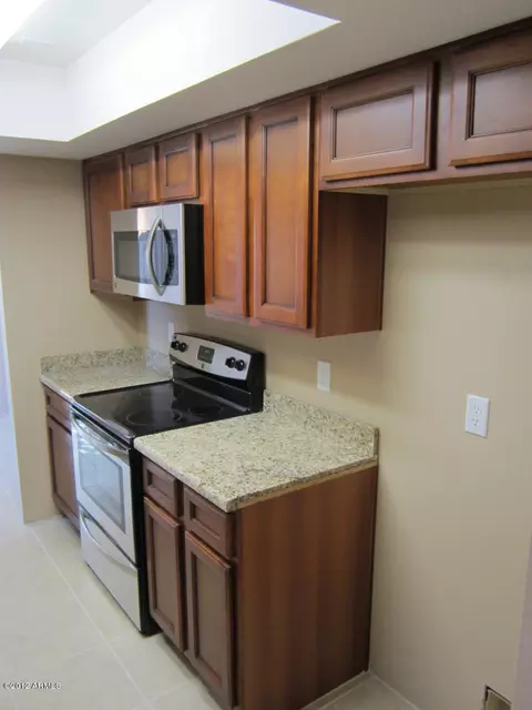 810 E Michelle Dr, Phoenix, AZ 85022 photo 4