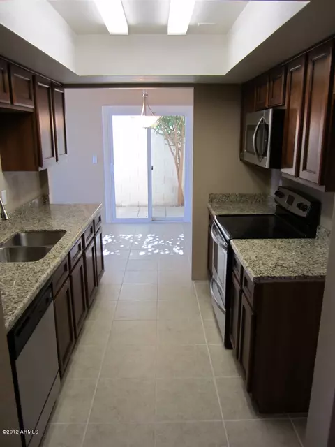 810 E Michelle Dr, Phoenix, AZ 85022 photo 3