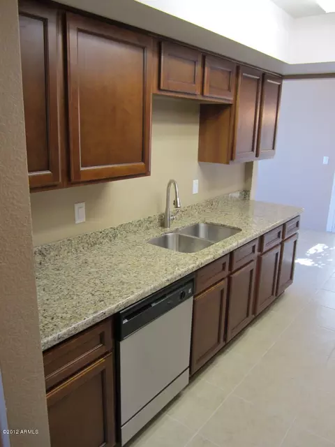 810 E Michelle Dr, Phoenix, AZ 85022 photo 2
