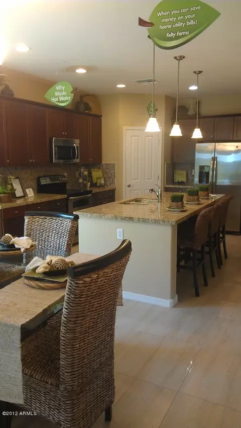 1055 E Blue Spruce Ln, Gilbert, AZ 85298 photo 4