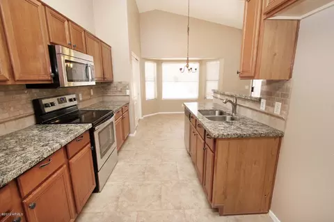 1629 E Desert Ln, Phoenix, AZ 85042 photo 12