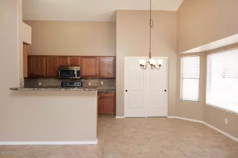 1629 E Desert Ln, Phoenix, AZ 85042 photo 9
