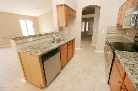 1629 E Desert Ln, Phoenix, AZ 85042 photo 11