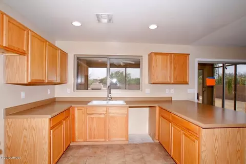 783 E Iris Ct, Gilbert, AZ 85296 photo 3