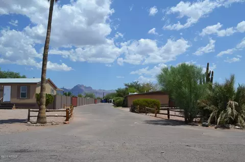 707 N Gold Dr, Apache Junction, AZ 85120 photo 2