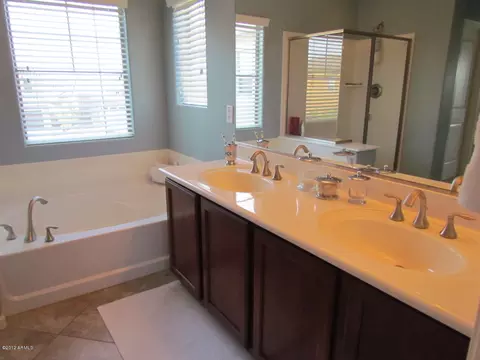 863 E Doral Ct, Gilbert, AZ 85297 photo 14