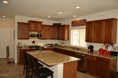 3965 E Cat Balue Dr, Phoenix, AZ 85050 photo 4