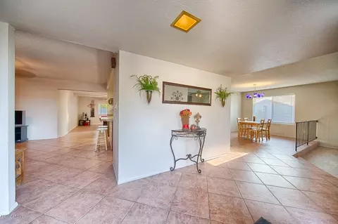 2121 E Greenway Dr, Tempe, AZ 85282 photo 4