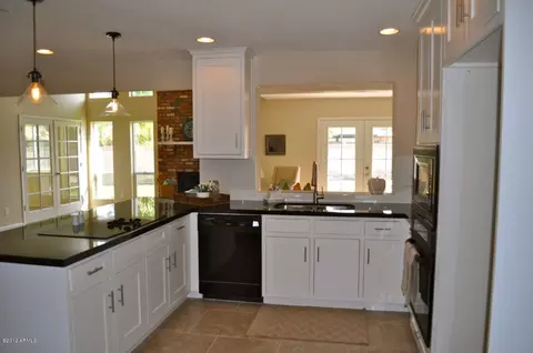 3919 E Laurel Ln, Phoenix, AZ 85028 photo 13