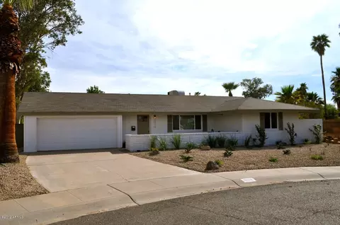 3919 E Laurel Ln, Phoenix, AZ 85028 photo 2