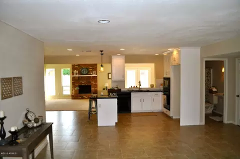 3919 E Laurel Ln, Phoenix, AZ 85028 photo 7