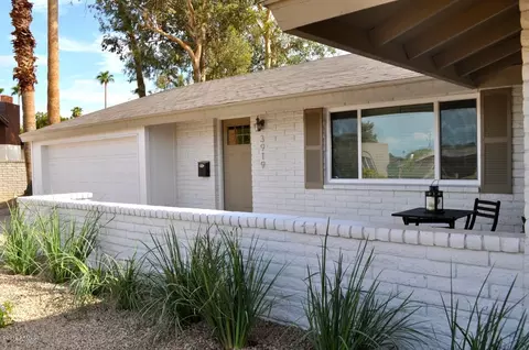 3919 E Laurel Ln, Phoenix, AZ 85028 photo 4