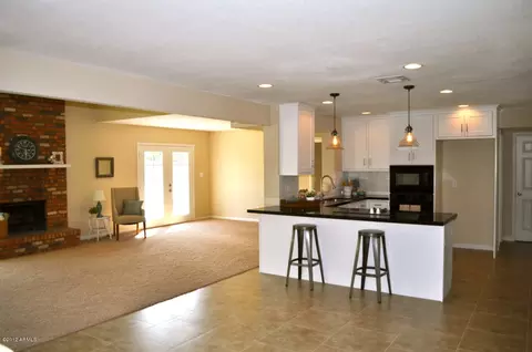 3919 E Laurel Ln, Phoenix, AZ 85028 photo 9