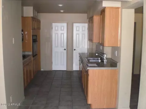2215 E Coghlan Pl, Phoenix, AZ 85028 photo 11
