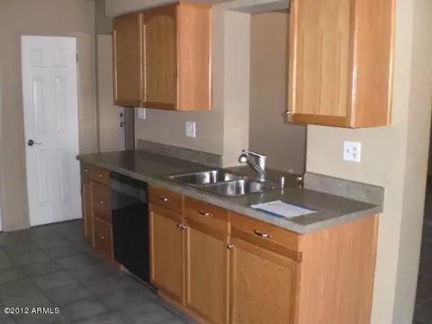 2215 E Coghlan Pl, Phoenix, AZ 85028 photo 9