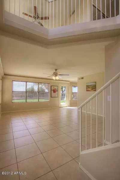 4857 E Abraham Ln, Phoenix, AZ 85054 photo 3