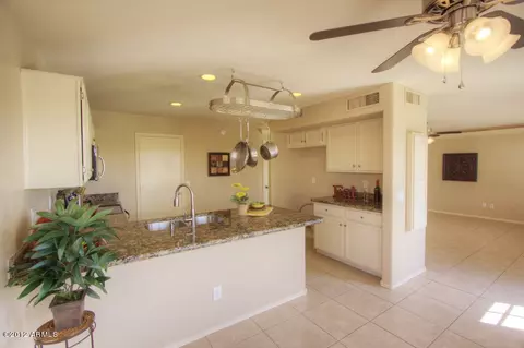 4857 E Abraham Ln, Phoenix, AZ 85054 photo 7