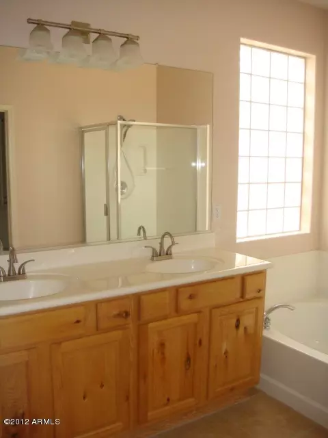 6286 S Sky Ln, Gilbert, AZ 85298 photo 5