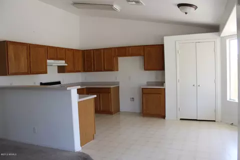 932 S Wanda Dr, Gilbert, AZ 85296 photo 3