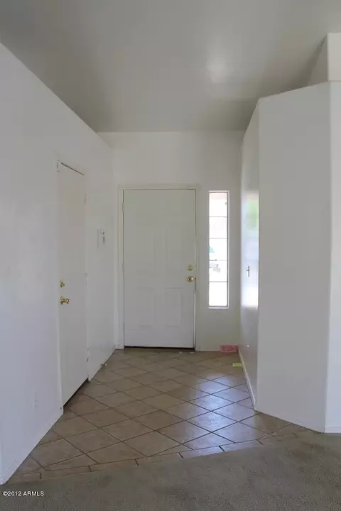 932 S Wanda Dr, Gilbert, AZ 85296 photo 2